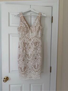 Sleeveless White Lace V-Neck Sheath Dress - DB Studio